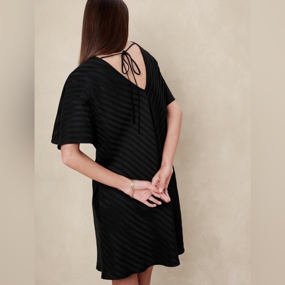 NWT! Banana Republic Black Stripe Viscose-Linen Mini Dress - Size Medium 🐥 - Picture 3 of 6